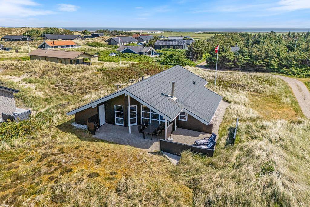 Gepflegtes Sommerhaus mit Whirlpool und Sauna in Årgab, Holmsland Klit