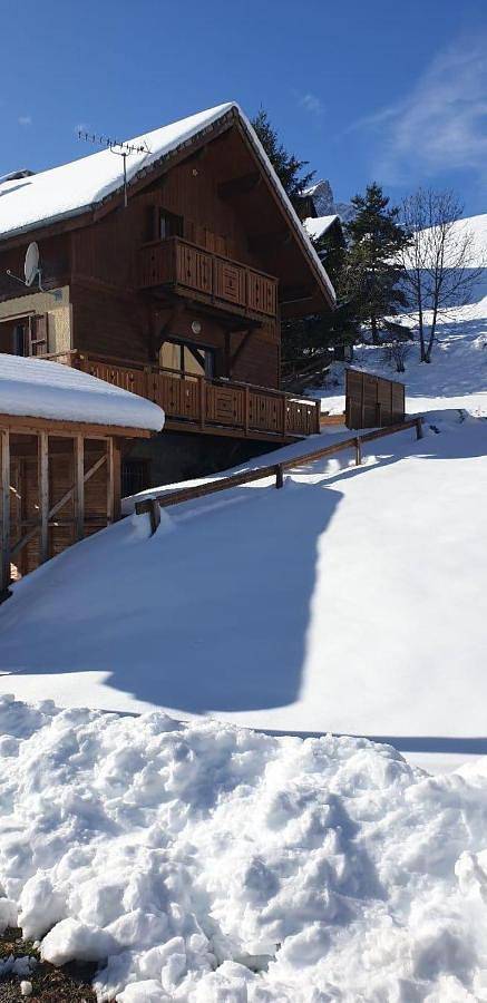 Gîte pour 5 personnes, avec Balcon et Terrasse ainsi que Jardin et Vue dans Station de Laye