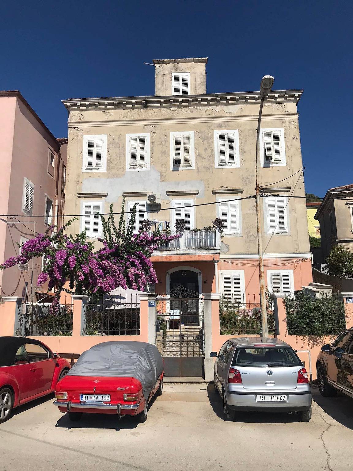 Cały apartament, Dwupokojowy apartament z tarasem i widokiem na morze Mali Losinj -a in Mali Lošinj, Lošinj (Kvarn Bay)