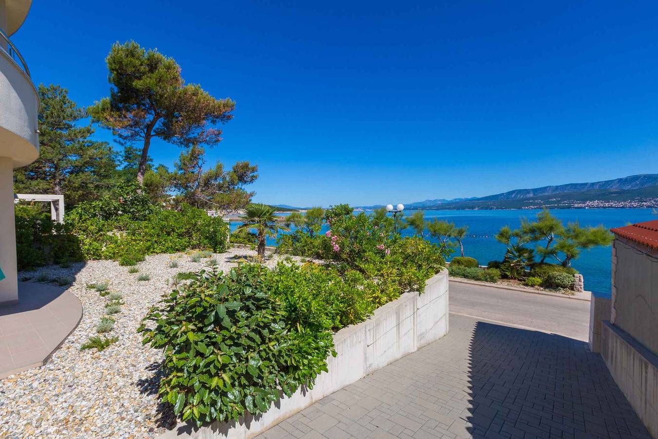 Entire holiday apartment, Holiday apartment mit Terrasse und Meerblick  in Silo (Krk), Krk