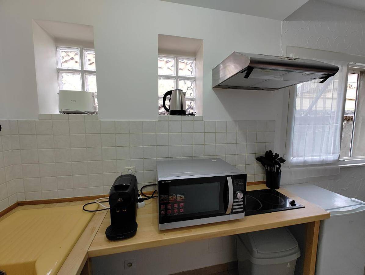 Appartement entier, One-Bedroom Apartment in Pont-de-l'Arche, Région de Les Andelys