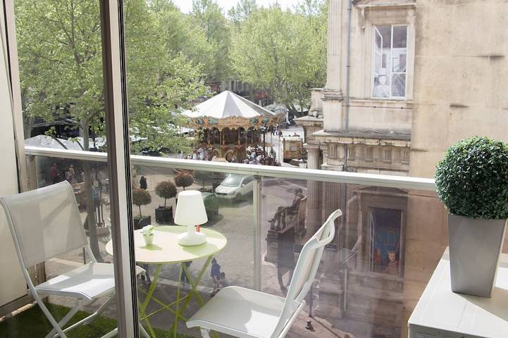 Gîte pour 8 personnes, avec balcon, animaux acceptés dans Palais des Papes