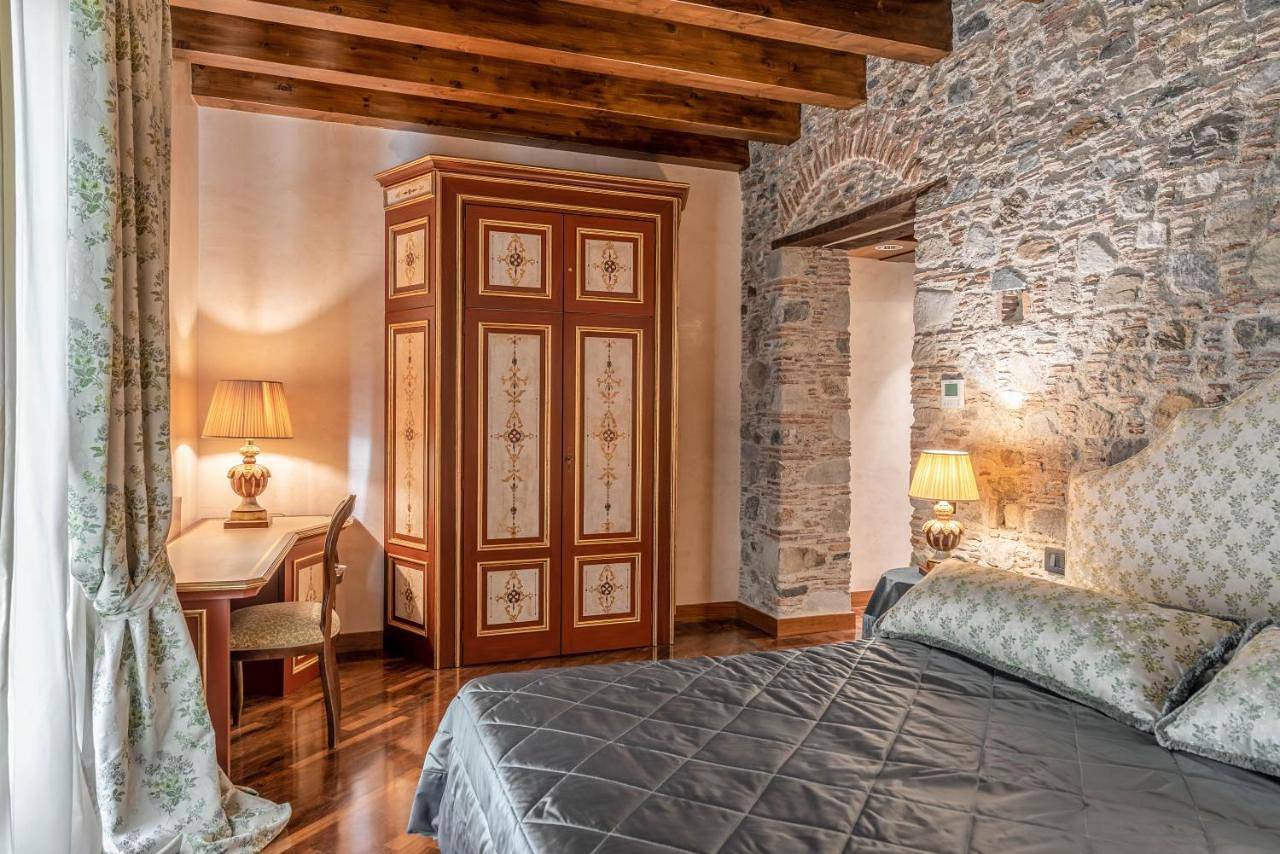 Deluxe Double Room with Castle View in Savoca, Province de Messina