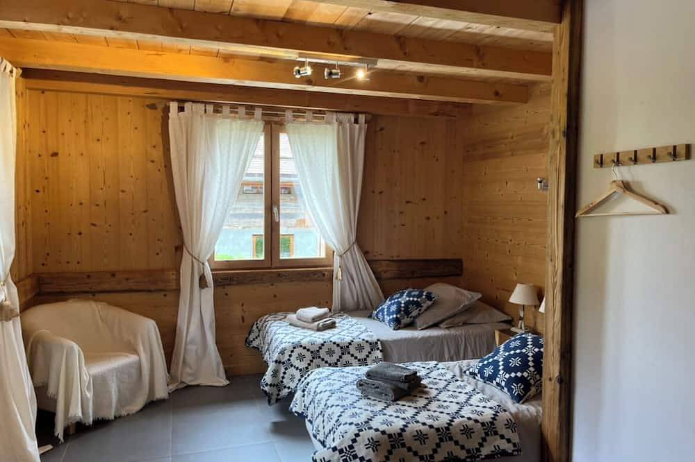 1/2 chalet tout confort avec jacuzzi in Notre-Dame-de-Bellecombe, Région d'Albertville