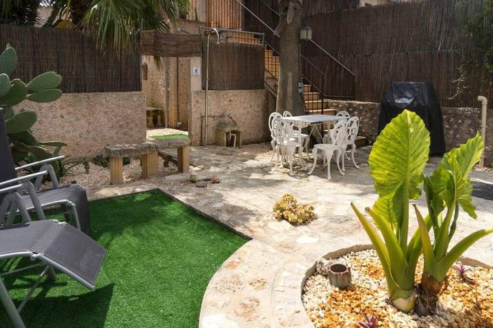 Location de vacances pour 2 personnes, avec Terrasse ainsi que Jardin et Piscine dans Biniali - 2