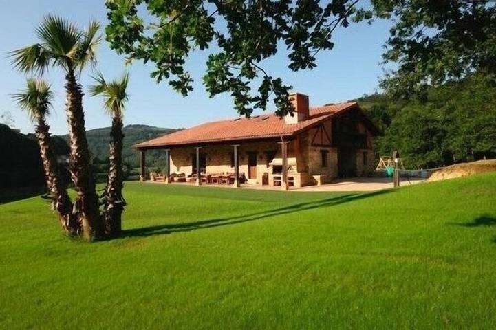 Gîte pour 12 personnes, avec Balcon et Jardin à Plentzia