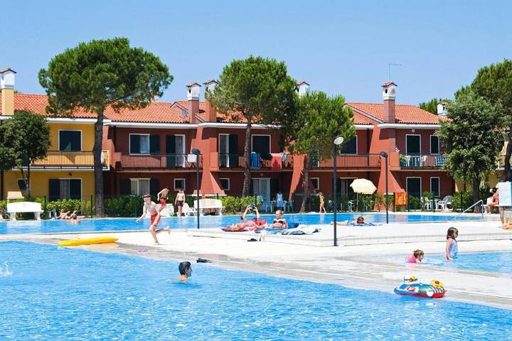 Resort per 6 persone, con Balcone e Terrazza nonché Piscina a Bibione