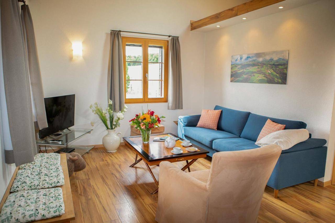 Guesthouse La Moliere, 3 bedrooms, private house, horse farm, full nature in Murist, Lake Neuchâtel
