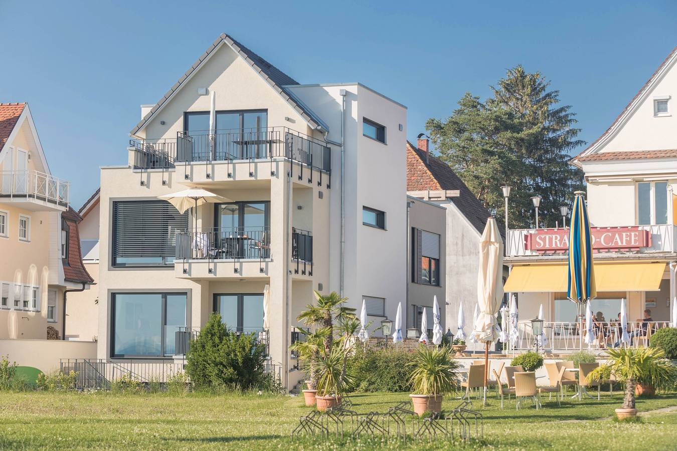 Ganze Wohnung, Ferienwohnung "Montfort" direkt am Bodensee mit Blick auf den See und die Berge in Langenargen, Region Bodensee-Oberschwaben
