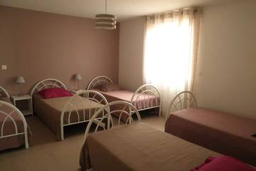 Location De Vacances pour 14 Personnes dans Saint-Étienne-des-Oullières, Région de Villefranche-sur-Saône, Photo 3