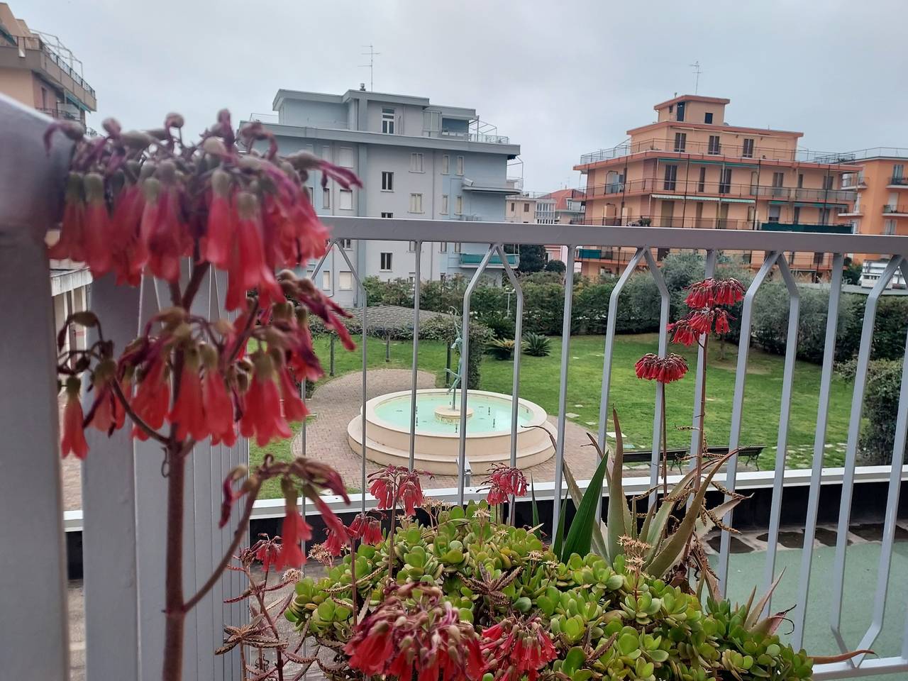 Appartamento intero, Appartamento 'Giaely' con balcone e aria condizionata in Borghetto Santo Spirito, Riviera di Ponente