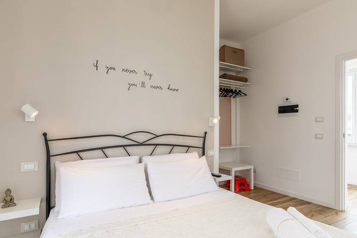 Casa vacanze 'Mini Appartamento 1' con terrazza privata, Wi-Fi e aria condizionata in Massa, Riviera Toscana