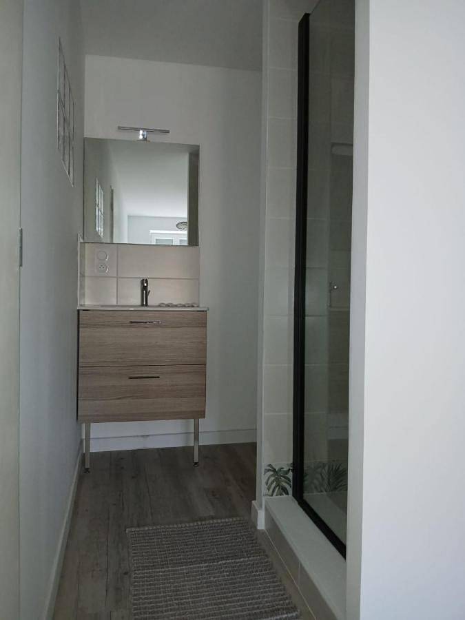 Appartement entier, One-Bedroom Apartment in Marlieux, Région de Bourg-en-Bresse