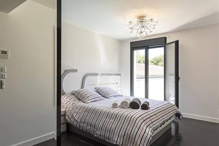 Location de vacances pour 10 personnes, avec jardin ainsi que jacuzzi et balcon à Bègles - 4