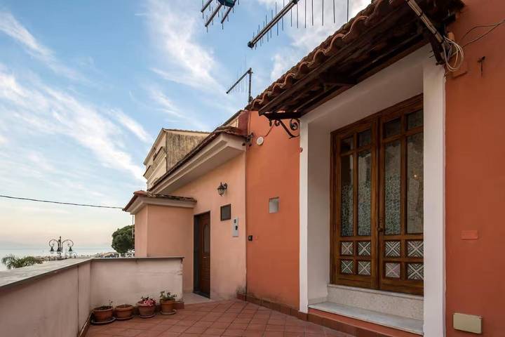 Chambre d’hôte pour 3 personnes, avec vue et terrasse, animaux acceptés à Cetara - 4