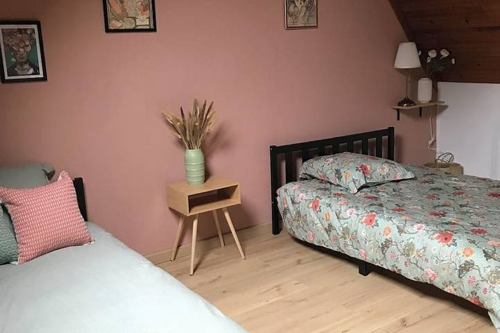 Gîte pour 10 personnes, avec jardin à Saint-Cyran-du-Jambot - 4