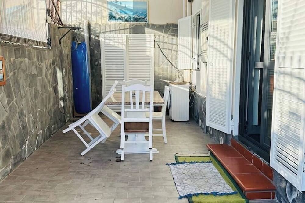 Relaxation with Jacuzzi and Pool between Pompeii and Capri in Trecase, Vesuvio National Park