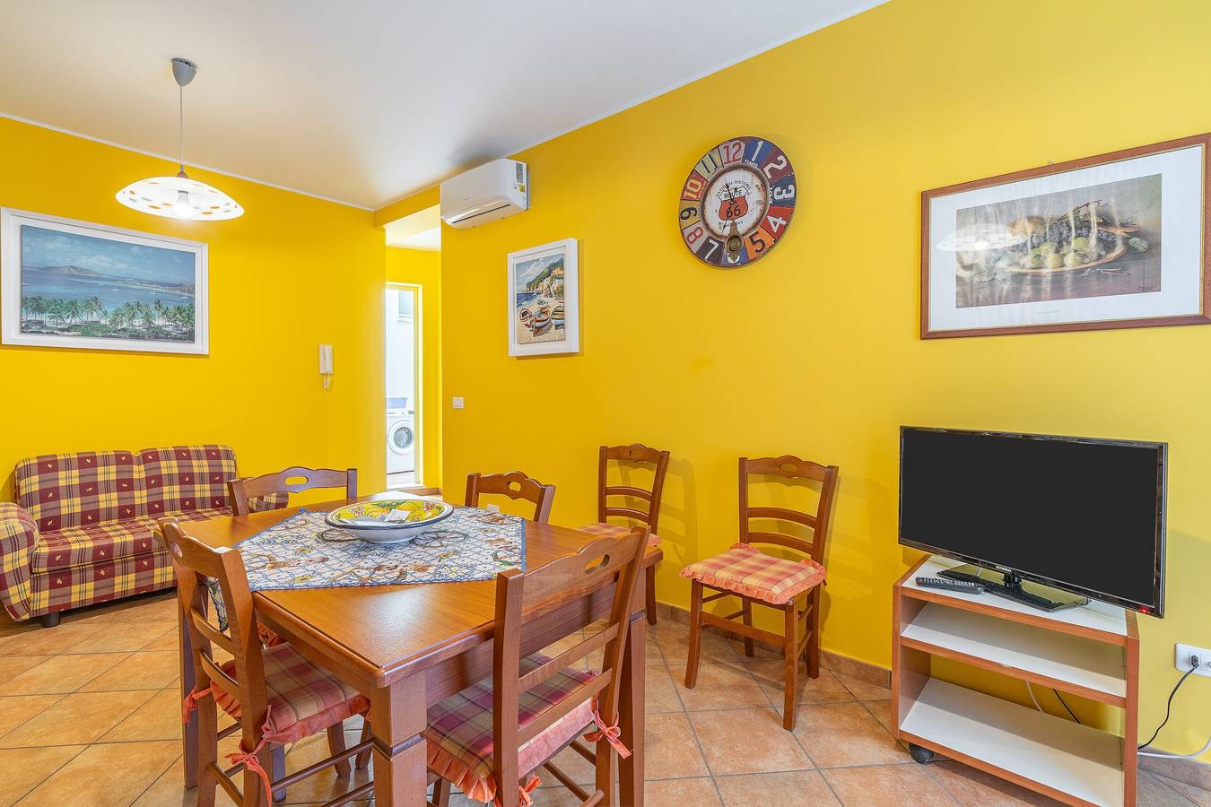 Entire apartment, ‘Saturno’ Apartment Steps from the Sea with Balcony, Wi-Fi & Air Conditioning in Capo Passero, Portopalo di Capo Passero