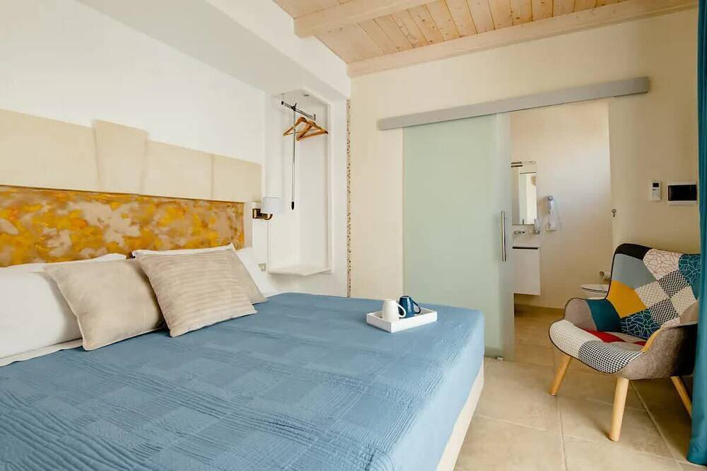Sirocco Suite with private terrace in Tuglie, Gulf of Taranto