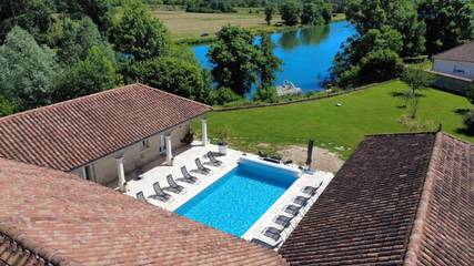 Chambre d’hôte pour 2 personnes, avec jardin et terrasse ainsi que vue et piscine dans Côte-d'Or