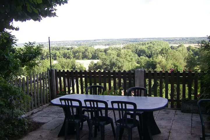 Maison Semi-Troglodyte, 4 A 8 Couchages - 5 Min D Amboise - Vue Sur le Chateau in Nazelles-Négron, Région de Tours
