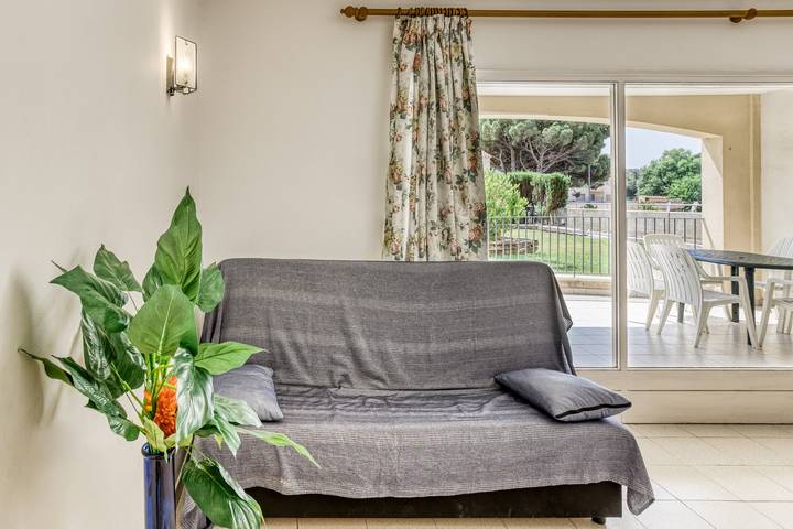 Apartamento entero, Apartamento 'Clota Petita' con vistas a la montaña, piscina compartida y Wi-Fi in La Escala, Alt Empordà