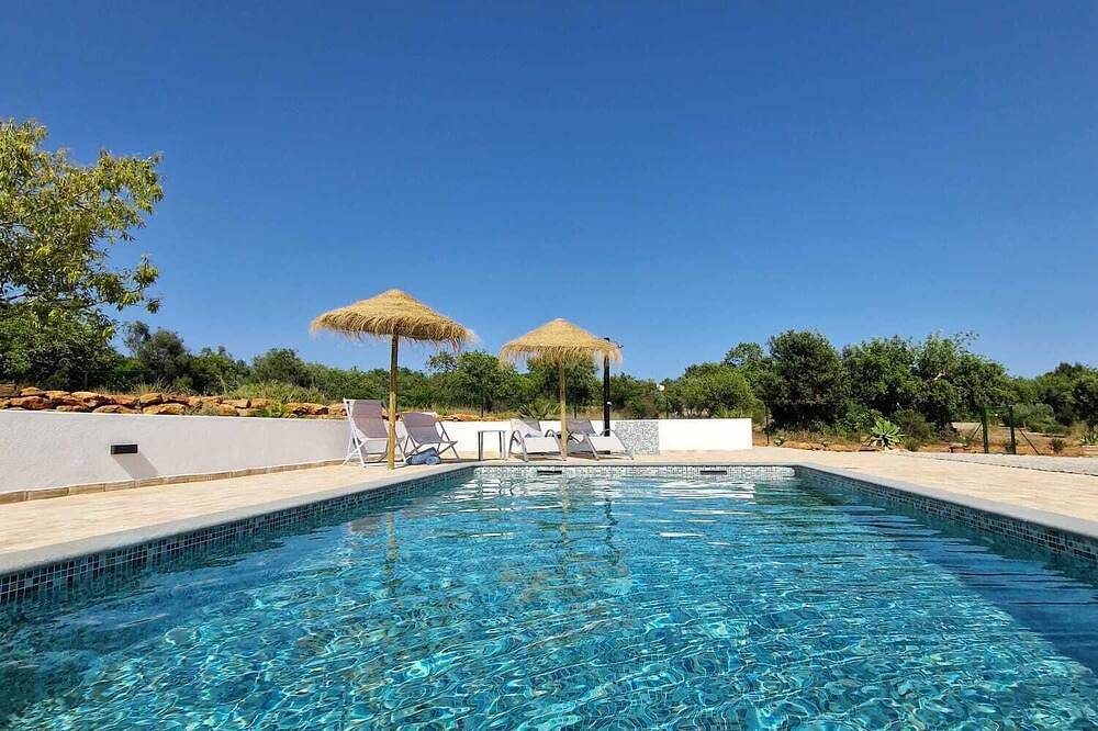 Typical country house in Algarve with swimming pool! in Estoi, Faro