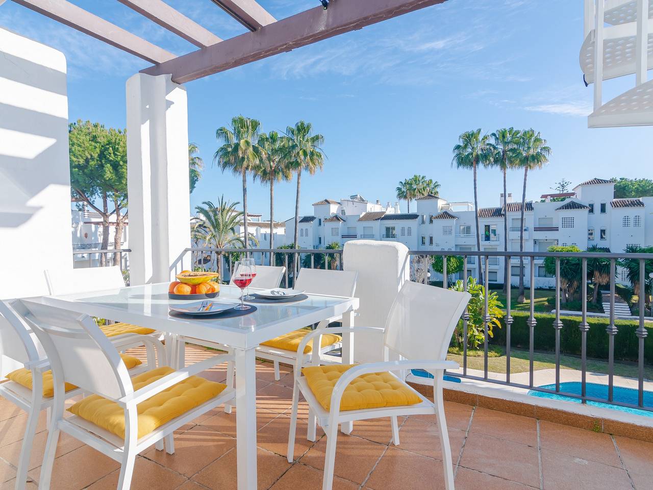 Entire apartment, Modern Apartment in Estepona: 3 Beds, 2 Baths, Near Beach, Pool & A/C in Sun Beach, Estepona