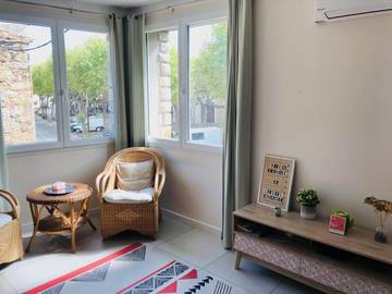 Gîte pour 4 personnes, avec balcon et vue à Puisserguier