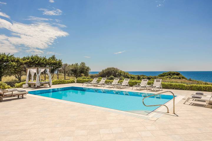 Villa for 12 people, with pool and terrace as well as yard in Kefalonia