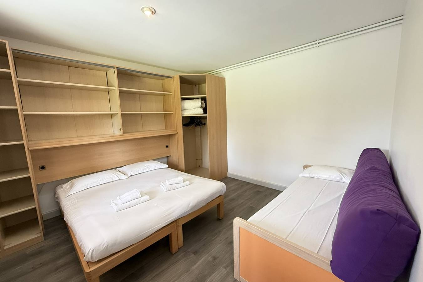 Ganze Ferienwohnung, Ferienwohnung für 5 Personen mit Garten in La Roque-sur-Pernes, Vaucluse