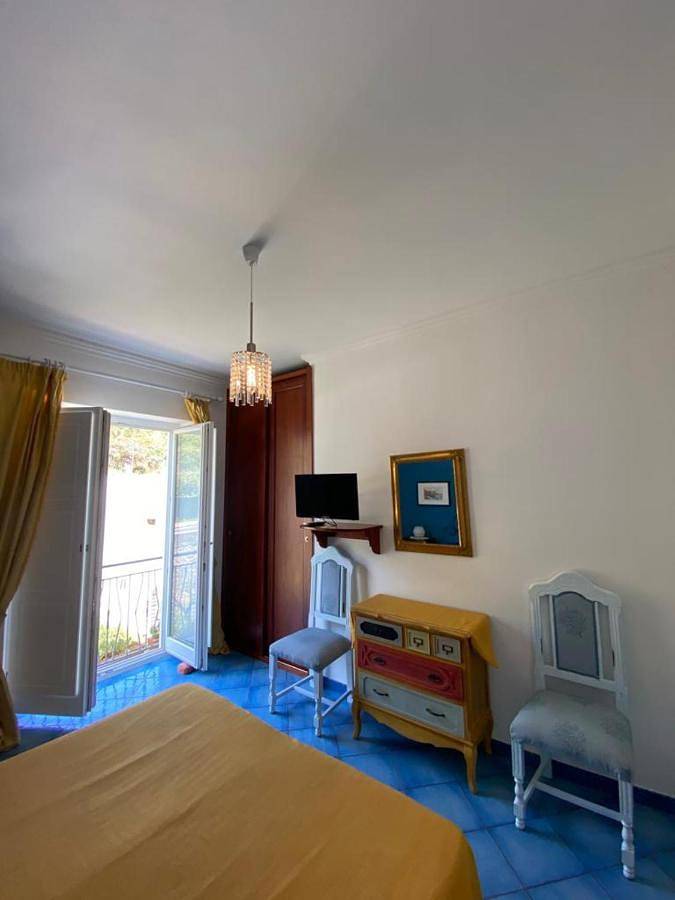 B&B Lunaponzese-Ponza centro in Chiaia di Luna, Ponza