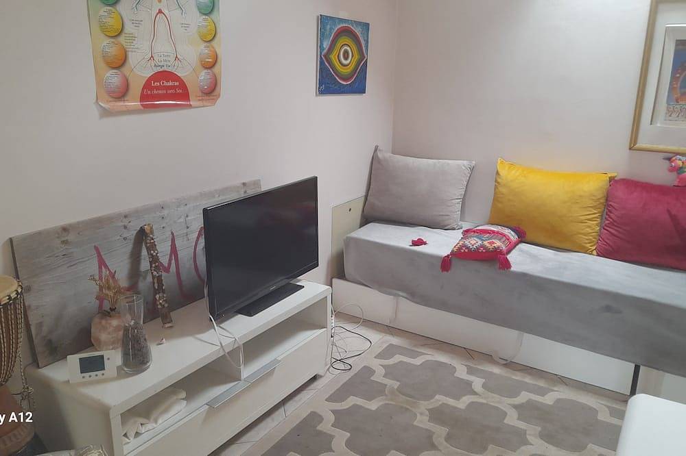Room in spacious house in Auxerre, Auxerre region