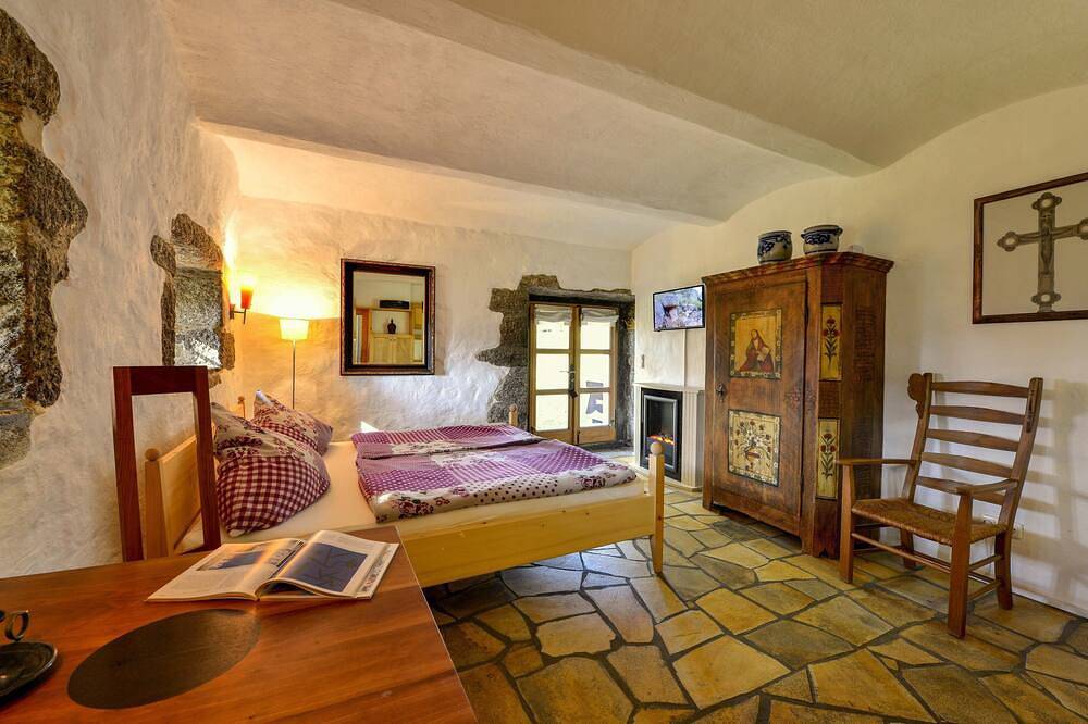 Ganze Wohnung, Hofatelier Menacher Schatzhöhle - 25 qm Studio im Erdgeschoss mit Terrasse in Altreichenau, Neureichenau