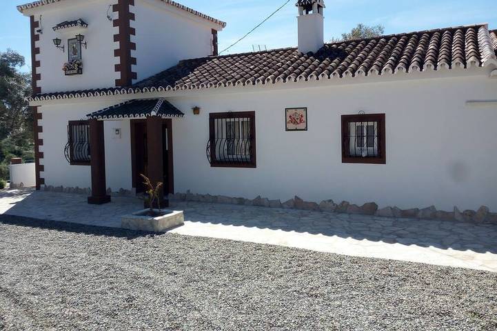 Casa rural para 8 personas, con jardín en El Chorro