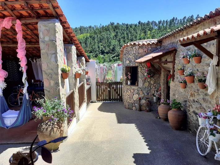 Pousada para 4 pessoas, com piscina e terraço e ainda vista and jardim, com animais de estimação no Alentejo