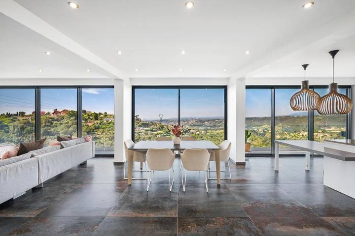 Villa voor 8 personen, with zwembad and uitzicht as well as balkon in Nice