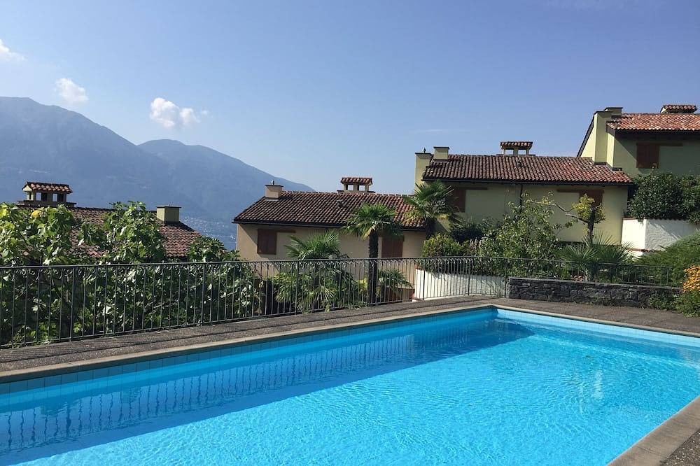 Gemütliches Ferien-Reihenhaus mit Aussenpool und Terrasse mit Panoramablick in Minusio, Tessiner Alpen