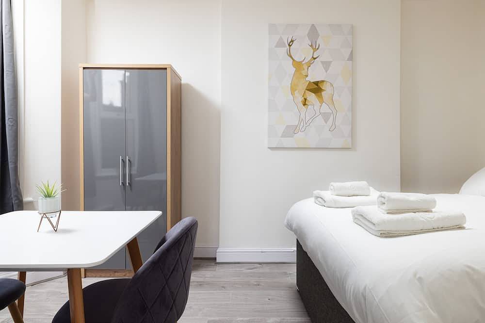 Entire apartment, Shepherd's Bush 3 refurbished apartment for 2 people in Hammersmith and Fulham, London