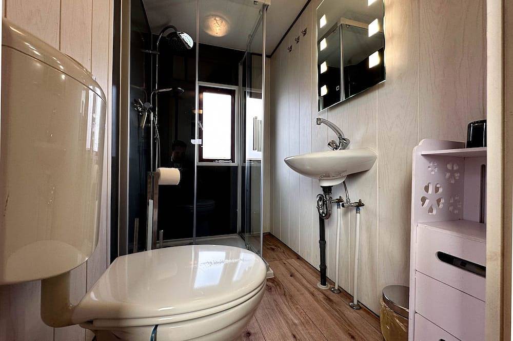 Fijn chalet bij een levendige bistro en pool in Meisburg, Vulkaan-Eifel