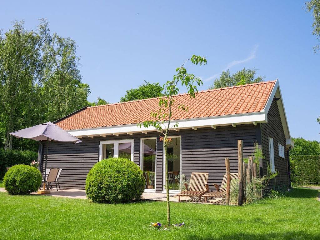 Ferienhaus in Renesse mit Schwimmbecken in Renesse Strand, Renesse