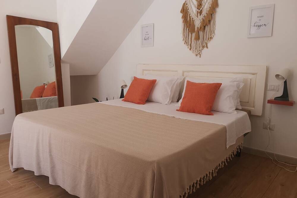 Entire apartment, [Casa Camelia] Elegant Palace with Terrace in Conversano, Bari Province