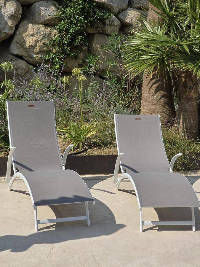 Location de vacances pour 6 personnes, avec vue ainsi que jardin et piscine, adapté aux familles à Saint-Paul-Trois-Châteaux - 3