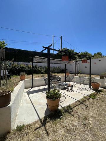 Cottage pour 6 personnes, avec vue ainsi que jardin et terrasse à Évenos