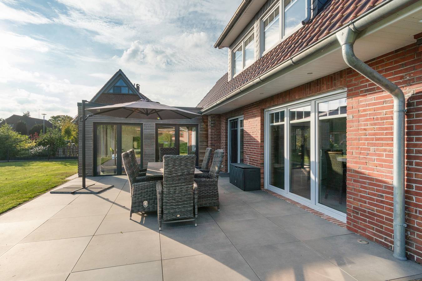 Ferienhaus 'Neeborg' mit privater Terrasse, privatem Garten und WLAN in Zetel, Südliche Nordseeküste