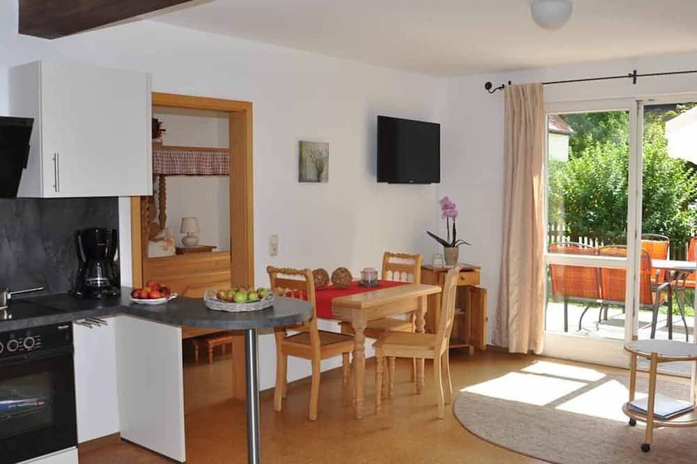 Ganze Wohnung, Hundefreundliche und Barrierefreie helle Ferienwohnung mit Garten in Bad Windsheim, Steigerwald