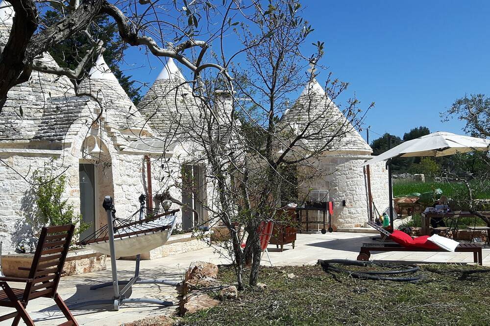 Trulli valle d'itria in Cisternino, Salento