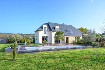 Cottage pour 7 personnes, avec piscine et jardin à Treffléan
