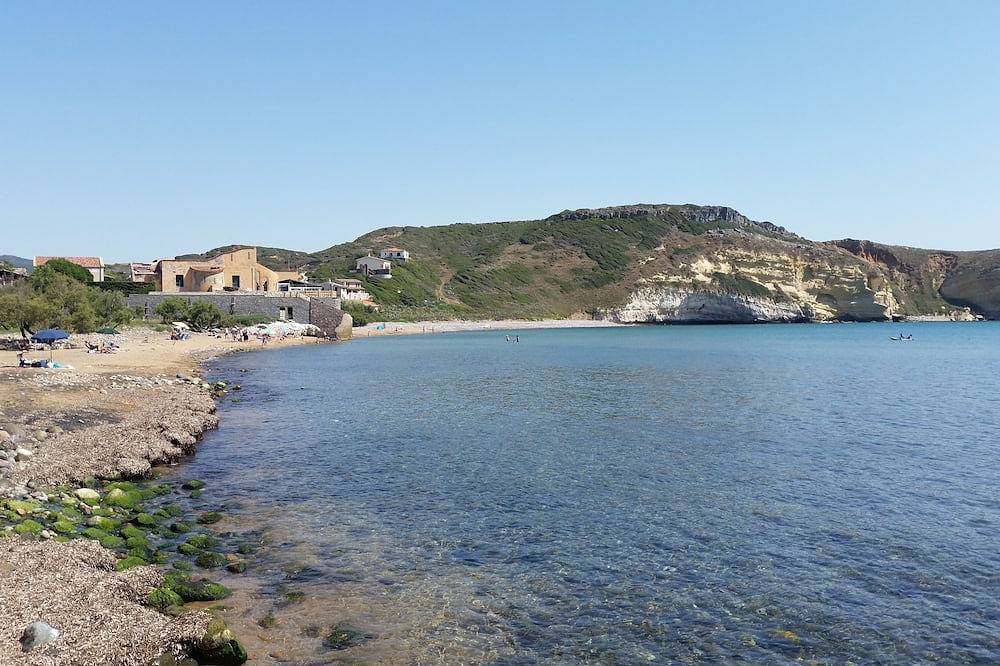 Ganze Wohnung, Zwei Zimmer in 10 Minuten vom Meer entfernt in Santa Caterina di Pittinuri, Cuglieri