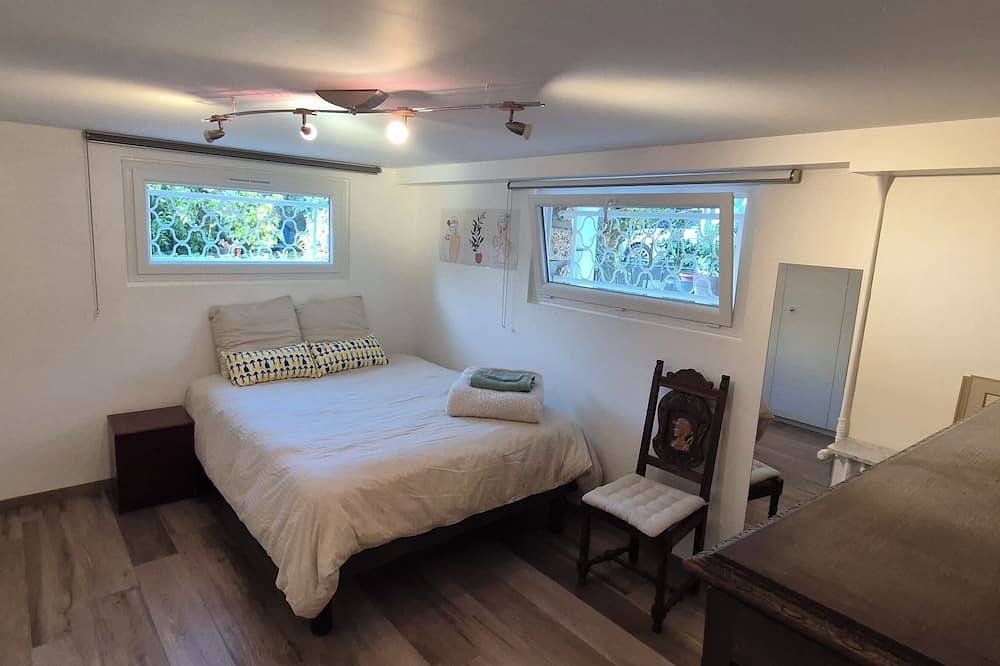 Chambre Meuble tourisme. Tv, Wifi, bathroom/Wc and private access in Champigny-sur-Marne, Valle del Marne